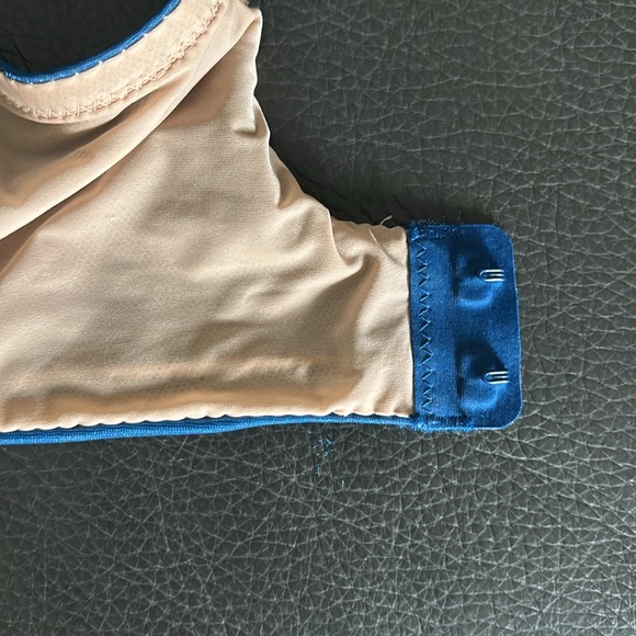 Victoria’s Secret Lined Perfect Coverage Bra Shimmer Blue Convertible Straps - Picture 11 of 11